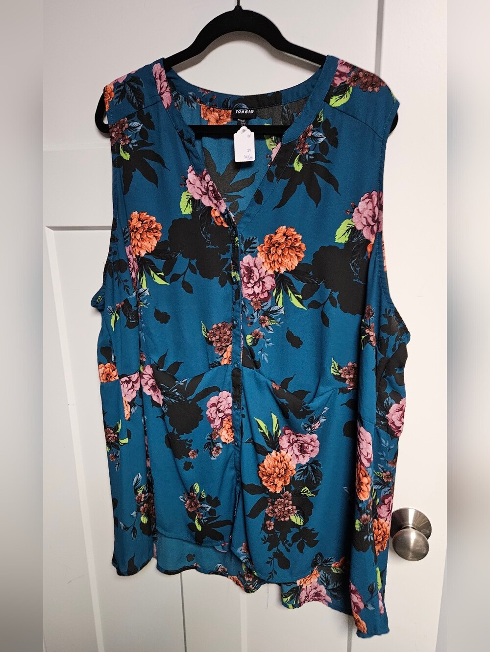 torrid Teal Floral Button-Front Sleeveless Top - Picture 2 of 4